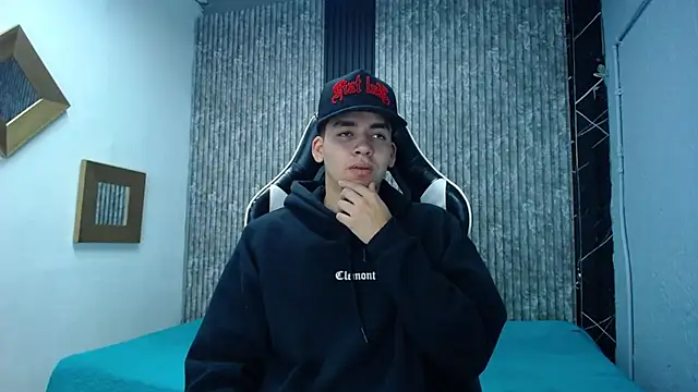 Snapshot of Mike_0233_ chatting on November 21, 2025, 5:06 am Mike 0233 online show from November 21, 2025, 5:06 am