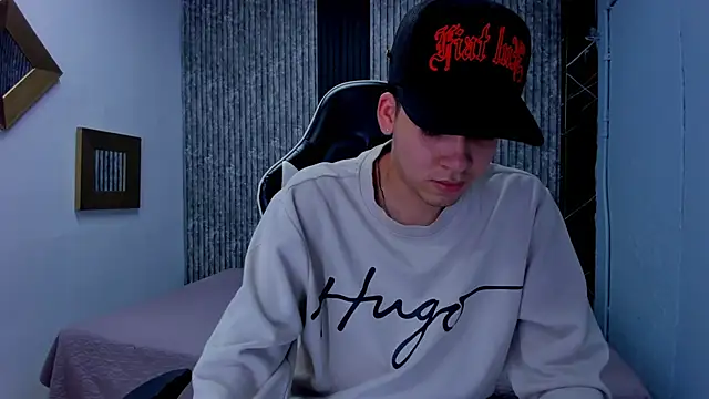 Snapshot of Mike_0233_ chatting on November 26, 2025, 4:45 am Mike 0233 online show from November 26, 2025, 4:45 am