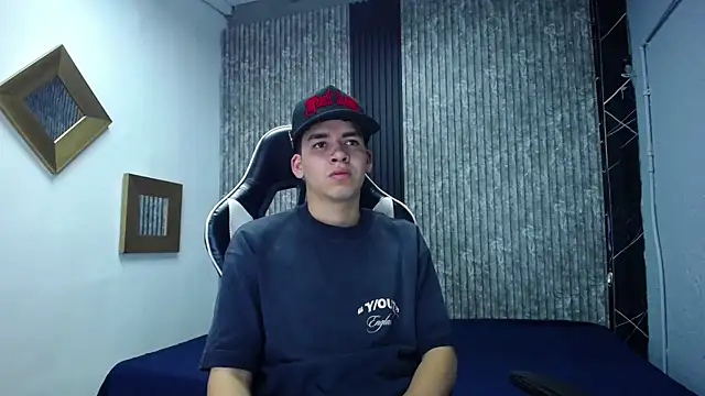 Snapshot of Mike_0233_ chatting on November 23, 2025, 4:33 am Mike 0233 online show from November 23, 2025, 4:33 am