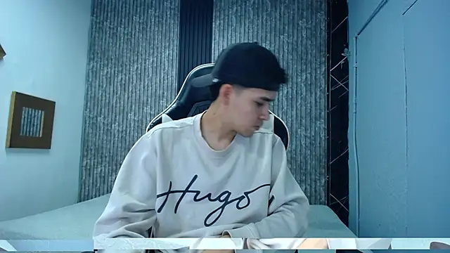 Snapshot of Mike_0233_ chatting on November 22, 2025, 4:11 am Mike 0233 online show from November 22, 2025, 4:11 am