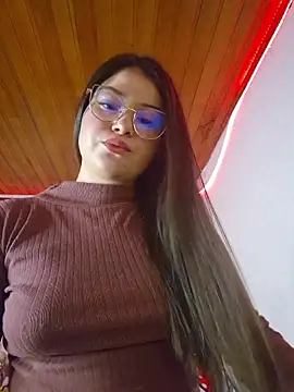 juli05star20 online show from April 22, 2026, 12:39 am