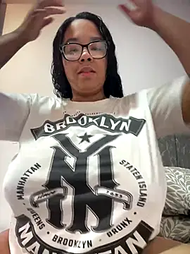 Snapshot of XMara chatting on December 15, 2025, 5:41 pm XMara online show from December 15, 2025, 5:41 pm