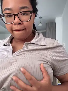 Snapshot of XMara chatting on October 30, 2025, 4:59 pm XMara online show from October 30, 2025, 4:59 pm