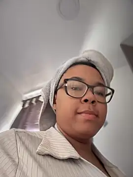 Snapshot of XMara chatting on October 8, 2025, 5:57 pm XMara online show from October 8, 2025, 5:57 pm