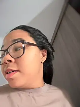 Snapshot of XMara chatting on October 29, 2025, 5:01 pm XMara online show from October 29, 2025, 5:01 pm