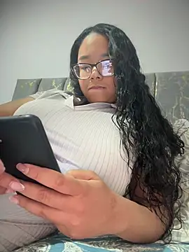 Snapshot of XMara chatting on November 25, 2025, 5:57 pm XMara online show from November 25, 2025, 5:57 pm