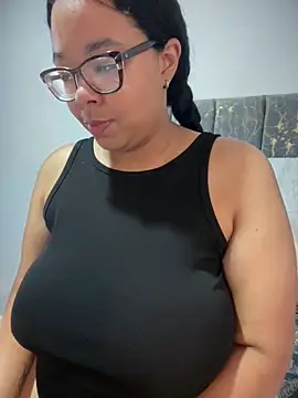 Snapshot of XMara chatting on February 11, 2026, 4:29 pm XMara online show from February 11, 2026, 4:29 pm