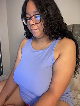Snapshot of XMara chatting on May 27, 2026, 4:47 pm XMara online show from May 27, 2026, 4:47 pm