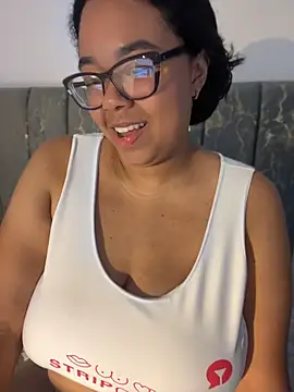 Snapshot of XMara chatting on July 4, 2026, 7:07 pm XMara online show from July 4, 2026, 7:07 pm
