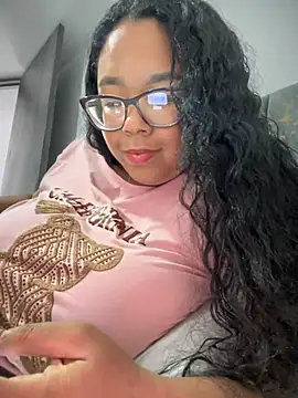 Snapshot of XMara chatting on November 14, 2025, 5:38 pm XMara online show from November 14, 2025, 5:38 pm