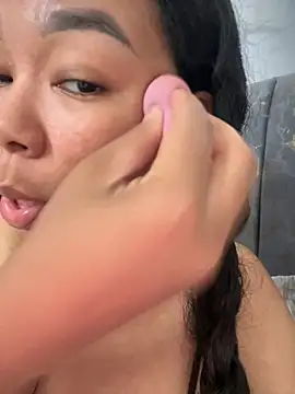 Snapshot of XMara chatting on October 31, 2025, 5:20 pm XMara online show from October 31, 2025, 5:20 pm