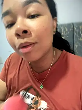 Snapshot of XMara chatting on November 26, 2025, 5:24 pm XMara online show from November 26, 2025, 5:24 pm