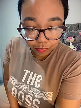 Snapshot of XMara chatting on March 10, 2026, 2:43 pm XMara online show from March 10, 2026, 2:43 pm