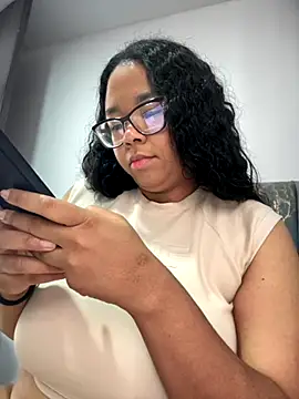 Snapshot of XMara chatting on October 21, 2025, 5:45 pm XMara online show from October 21, 2025, 5:45 pm