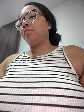 Snapshot of XMara chatting on October 15, 2025, 5:10 pm XMara online show from October 15, 2025, 5:10 pm