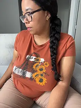 Snapshot of XMara chatting on February 13, 2026, 3:34 pm XMara online show from February 13, 2026, 3:34 pm