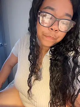 Snapshot of XMara chatting on May 11, 2026, 4:59 pm XMara online show from May 11, 2026, 4:59 pm