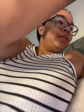 Snapshot of XMara chatting on June 3, 2026, 3:50 pm XMara online show from June 3, 2026, 3:50 pm