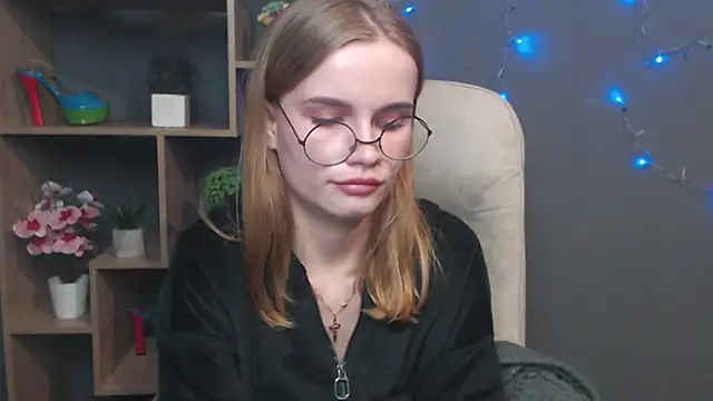 MargaritaKiss online show from November 4, 2025, 8:23 pm