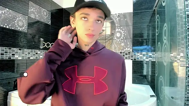 SexyJuliii21 online show from October 7, 2025, 9:38 pm