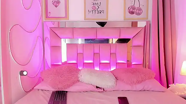 SexyJuliii21 online show from November 4, 2025, 10:46 pm