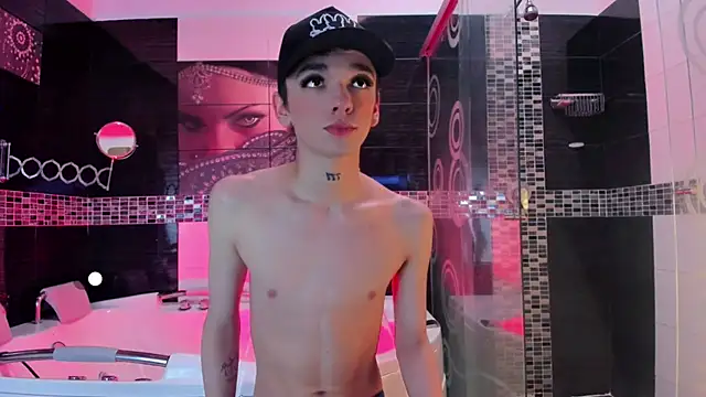 SexyJuliii21 online show from October 8, 2025, 9:37 pm