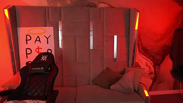 Snapshot of LylaYeess chatting on October 31, 2025, 7:16 am LylaYeess online show from October 31, 2025, 7:16 am