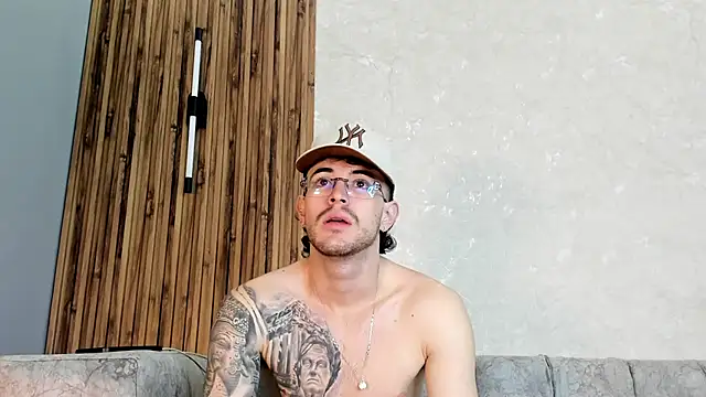 Snapshot of CodyWalkerR chatting on June 4, 2026, 5:39 pm CodyWalkerR online show from June 4, 2026, 5:39 pm