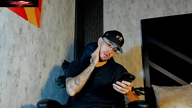 Snapshot of CodyWalkerR chatting on August 1, 2026, 5:33 pm CodyWalkerR online show from August 1, 2026, 5:33 pm