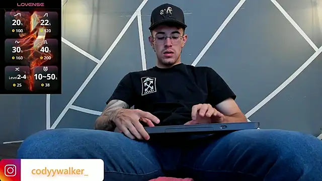 CodyWalkerR online show from April 21, 2026, 11:22 pm