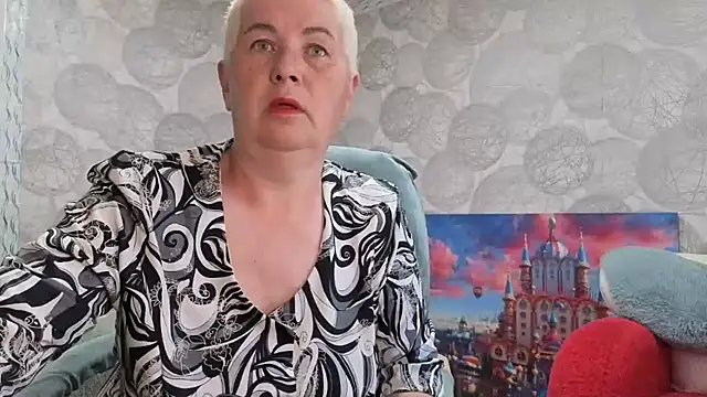 NicoleOlla online show from May 4, 2026, 1:53 am
