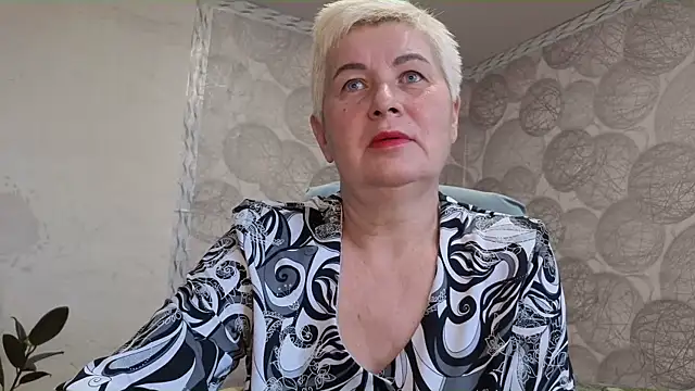 NicoleOlla online show from October 28, 2025, 2:56 am