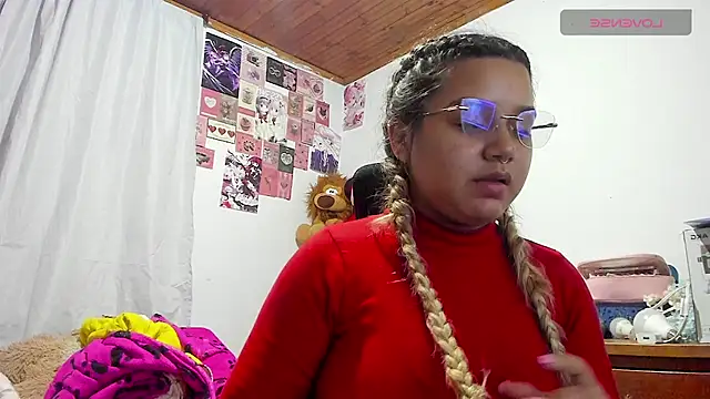 Snapshot of Pucaa_ chatting on May 19, 2026, 2:51 am Pucaa online show from May 19, 2026, 2:51 am