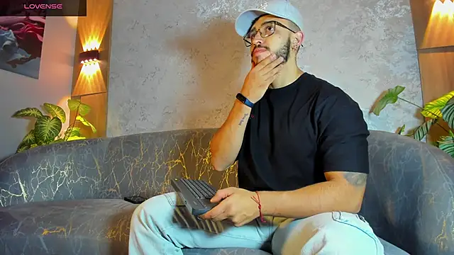Snapshot of Liam_Kleiin chatting on June 20, 2026, 11:26 am Liam Kleiin online show from June 20, 2026, 11:26 am
