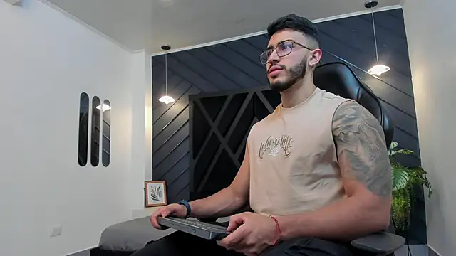 Liam Kleiin online show from November 2, 2025, 2:11 pm