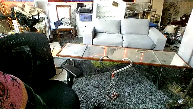 Snapshot of RoomBlueWhite chatting on April 8, 2026, 11:22 am RoomBlueWhite online show from April 8, 2026, 11:22 am