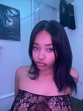 Snapshot of lovekaylaa chatting on December 5, 2024, 5:43 am lovekaylaa online show from December 5, 2024, 5:43 am