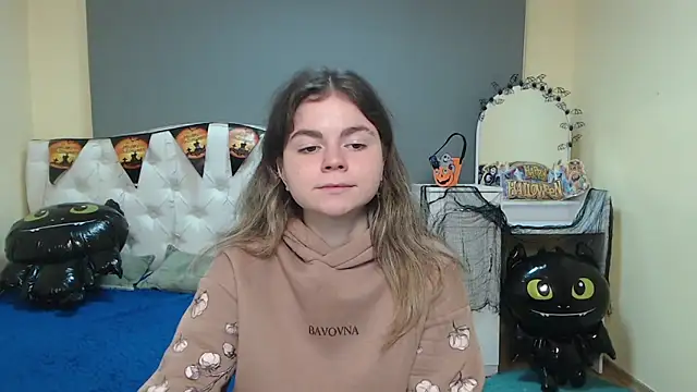 TinaRedly online show from October 19, 2025, 5:37 pm