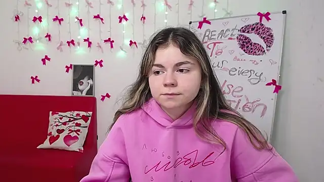 TinaRedly online show from March 19, 2026, 11:21 am