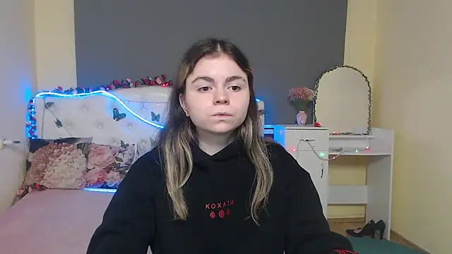 TinaRedly online show from April 29, 2026, 6:03 pm