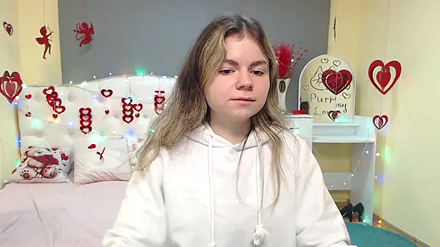 TinaRedly online show from February 15, 2026, 6:18 pm