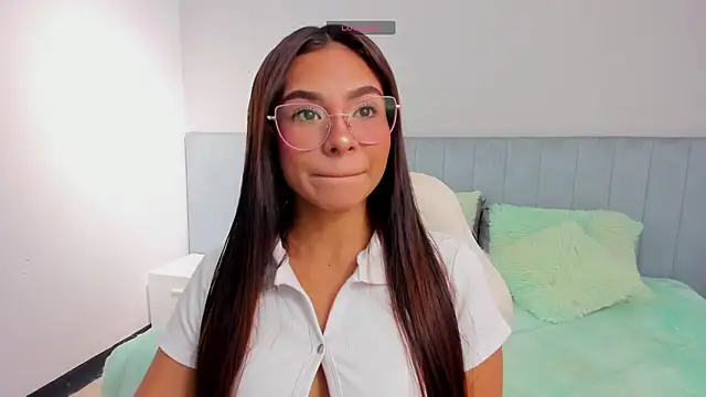 Snapshot of amira_cute2 chatting on October 7, 2025, 11:33 am amira cute2 online show from October 7, 2025, 11:33 am