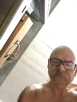 Snapshot of bottomhairy chatting on January 21, 2025, 7:28 pm bottomhairy online show from January 21, 2025, 7:28 pm