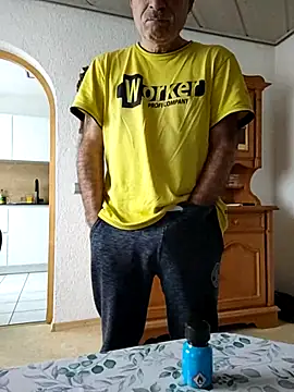 Snapshot of bottomhairy chatting on November 26, 2025, 10:15 am bottomhairy online show from November 26, 2025, 10:15 am