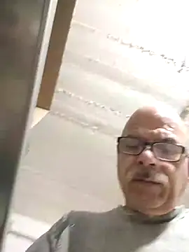 Snapshot of bottomhairy chatting on November 4, 2025, 4:05 am bottomhairy online show from November 4, 2025, 4:05 am