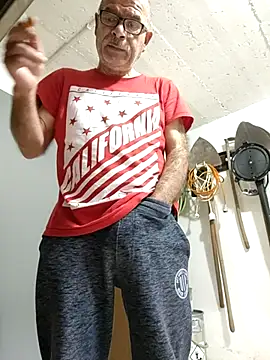 Snapshot of bottomhairy chatting on October 14, 2025, 8:26 am bottomhairy online show from October 14, 2025, 8:26 am