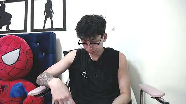 Snapshot of _Thomas_hot_ chatting on November 7, 2025, 4:17 am Thomas hot online show from November 7, 2025, 4:17 am