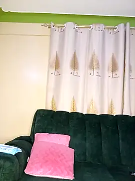 lauraporsi online show from January 5, 2025, 4:04 am