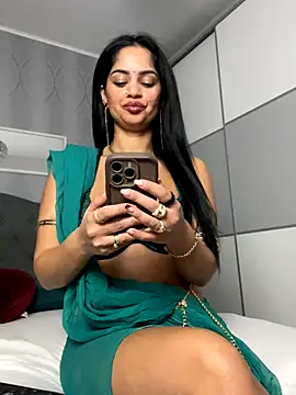 Snapshot of _adelle chatting on November 7, 2025, 2:10 pm adelle online show from November 7, 2025, 2:10 pm