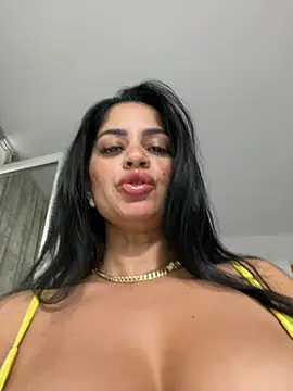 Snapshot of _adelle chatting on July 17, 2026, 4:43 am adelle online show from July 17, 2026, 4:43 am